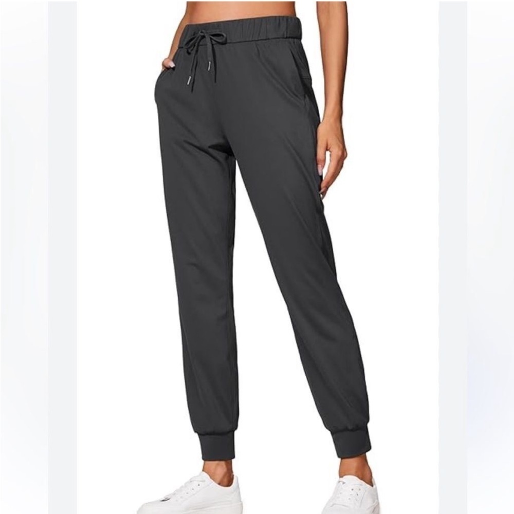 EUC WOMEN’S ATHLETA SIZE 8 GRAY NYLON STRETCH JOGGERS
